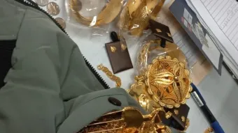 תכשיטי זהב שנתפסו בנתב״ג. תמונת ארכיון 