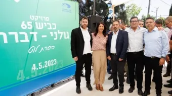 מימין: מנכ״ל משרד התחבורה בפועל, אבנר פלור, מנכ״ל חברת נתיבי ישראל, ניסים פרץ, יו״ר חברת נתיבי ישראל, יגאל עמדי, שרת התחבורה מירי רגב, משנה למנכ״ל משרד התחבורה בפועל, משה בן זקן