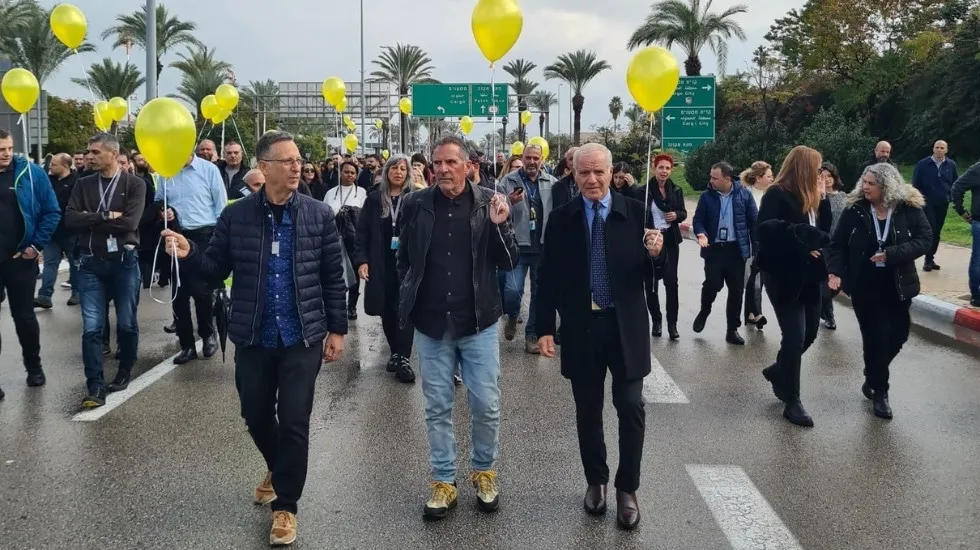מימין: אמנון כהן, מנכ״ל רשות שדות התעופה, פנחס עידן, יו״ר ועד עובדי רש״ת, ואודי בר עוז, מנהל נתב״ג