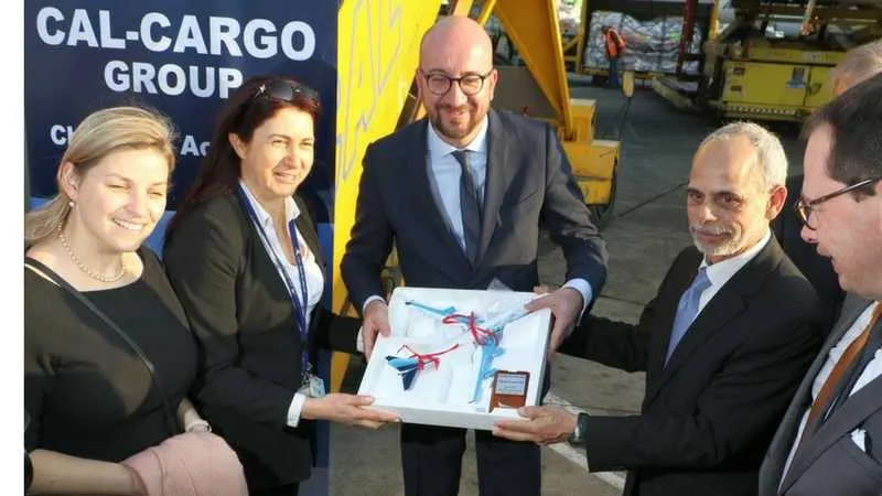 במרכז: עפר גלבוע, ראש ממשלת בלגיה וסיגל זיסר 