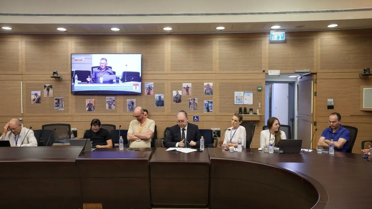 סערה בוועדה לעובדים זרים: מחלוקת חריפה על אופן העסקת 23,500 פועלי המטרו