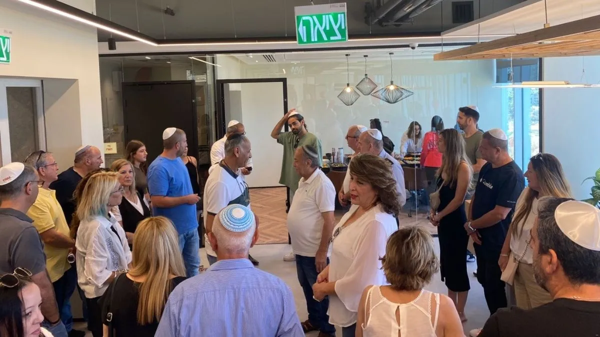 אירוע קביעת המזוזות במשרדים החדשים של הקבוצה