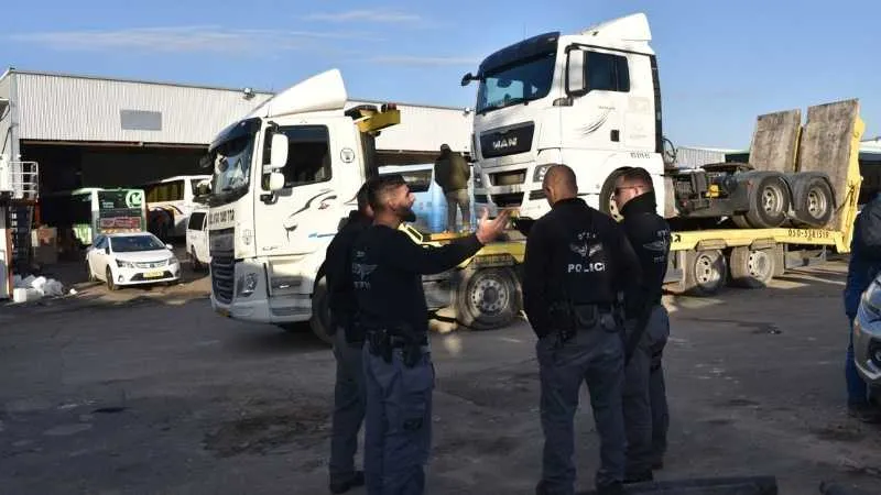 מבצע משותף לרשות המסים והמשטרה צילום: דוברות המשטרה