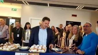 חברת DSV ערכה טקס קביעת מזוזה במעמד ראש עיריית מודיעין