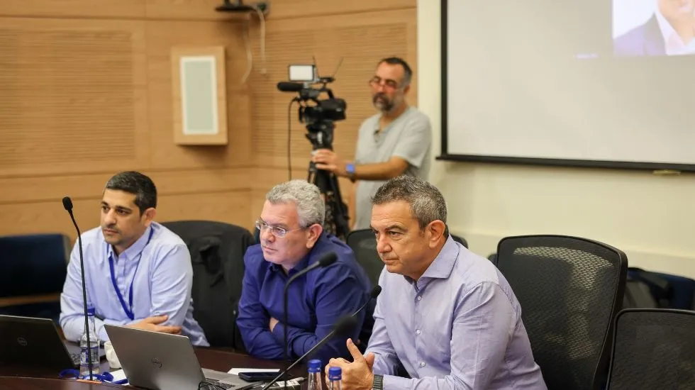 מימין: רון תומר, נשיא התאחדות התעשיינים 