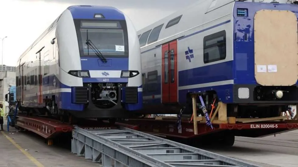 קרונות הרכבת נפרקים במסוף פרידנזון באשדוד. צילום באדיבות פרידנזון  