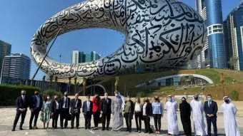 משלחת מרכז פרס לשלום בביקור בדובאי עם בכירות DSV ישראל