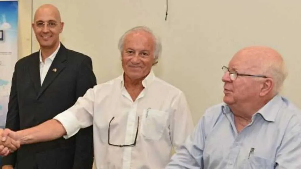 ד״ר אריה סחיש (במרכז) בחברת ד״ר יורם זבה ויוני איזקוב במרכז האקדמי רופין 