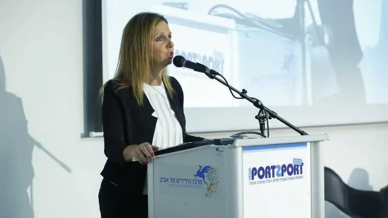 אורנה הוזמן -בכור, יו״ר חברת נמל אשדוד בכנס PORT2PORT. תמהיל נכון
