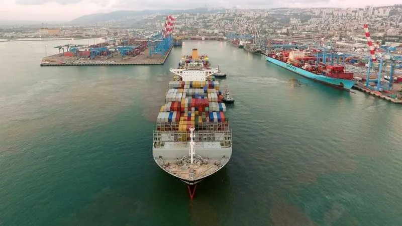 אניית MSC CRISTINA  אוטוטו נכנסת לרציף הכרמל