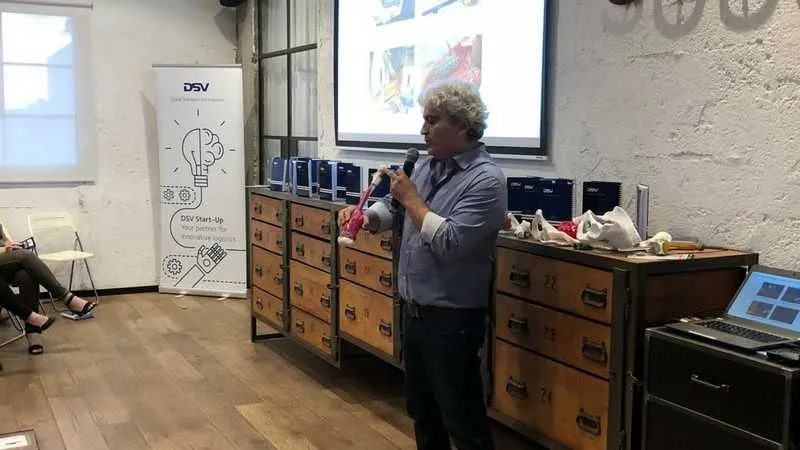 ד״ר שלמה דדיה, סגן מנהל בכיר במחלקה לאורתופדיה אונקולוגית ומנהל מעבדות תלת ממד במרכז רפואי סוראסקי
