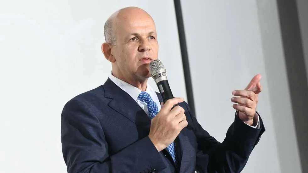 אלי גליקמן, מנכ״ל צים. רוסי, סיני, אמריקאי וישראלי