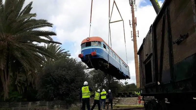 תצוגת הרכבות ההיסטורית בדרך לחיפה 