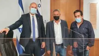 השר אמיר אוחנה בחברת גבי בן הרוש ודוד כוכבא