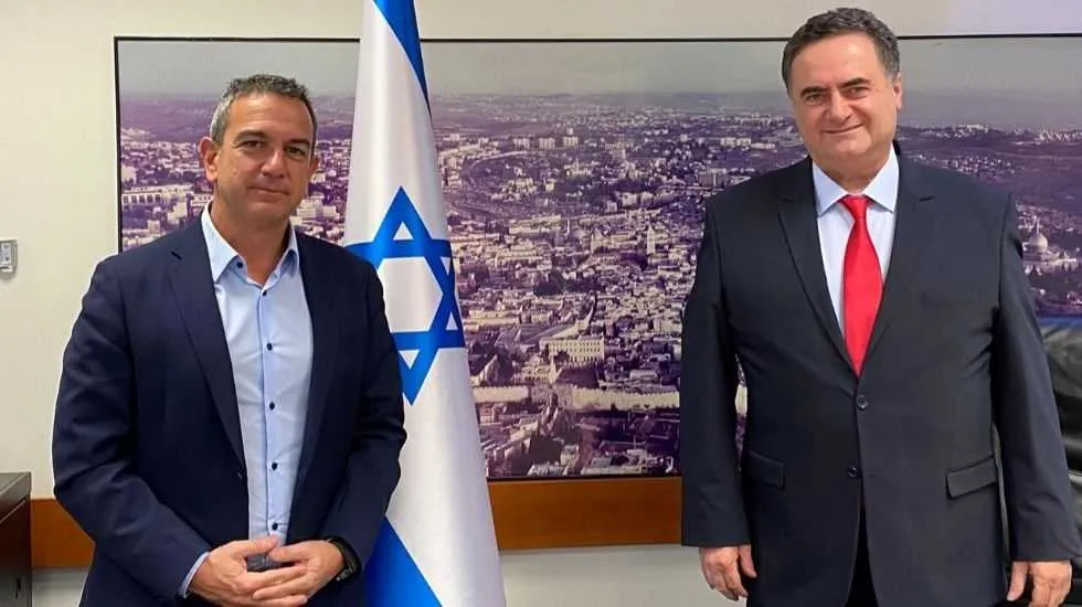 ד״ר רון תומר עם שר האוצר ישראל כ״ץ. ״אחוז האבטלה יזנק לשיאים חדשים״