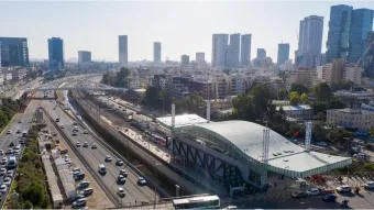 תחנת השלום של הרכבת לצד נחל האיילון. לקראת הקמת מסילה רביעית