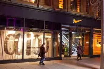 חברת Nike: הייבוא ירד ב-39%, לחץ על המלאים