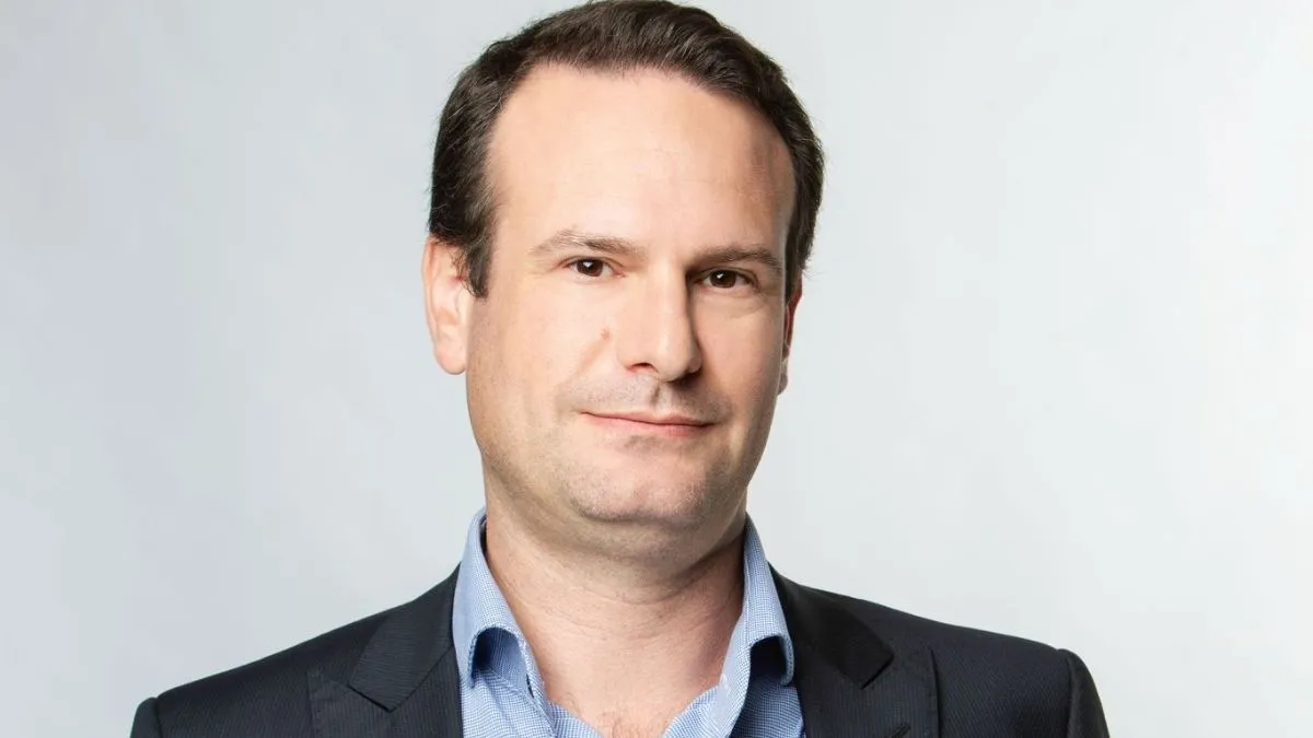 דייויד מסבכר. EVP Commercial Director