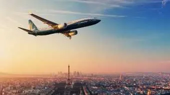 בואינג השיקה את מטוס ה-737 MAX 10 בסלון אווירי בפריז