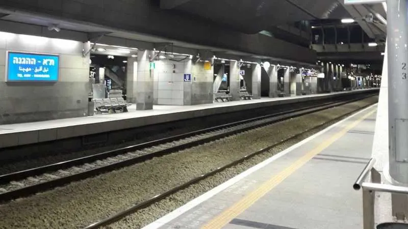 תל אביב ההגנה. שודרגה כל התאורה בתחנה