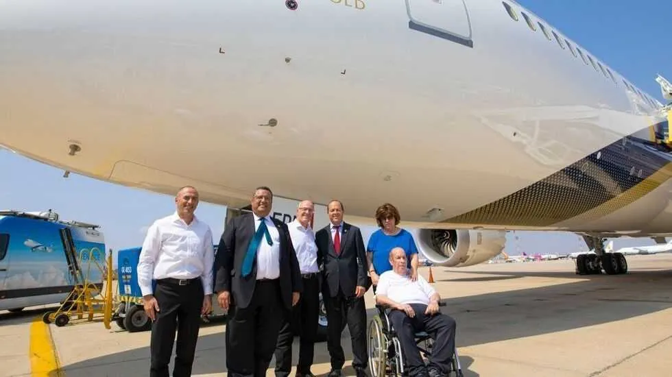 מטוס הדרימליינר ״ירושלים של זהב״ בנתב״ג. צילום: עופר חג׳יוב