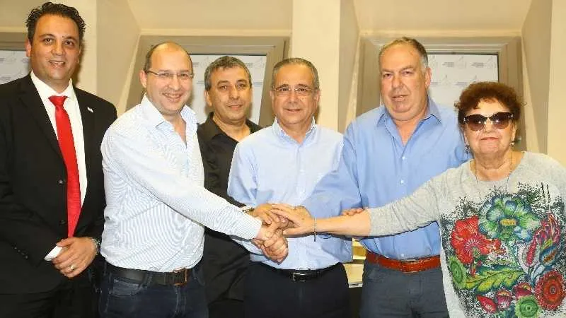 מעמד החתימה על ההסכם 