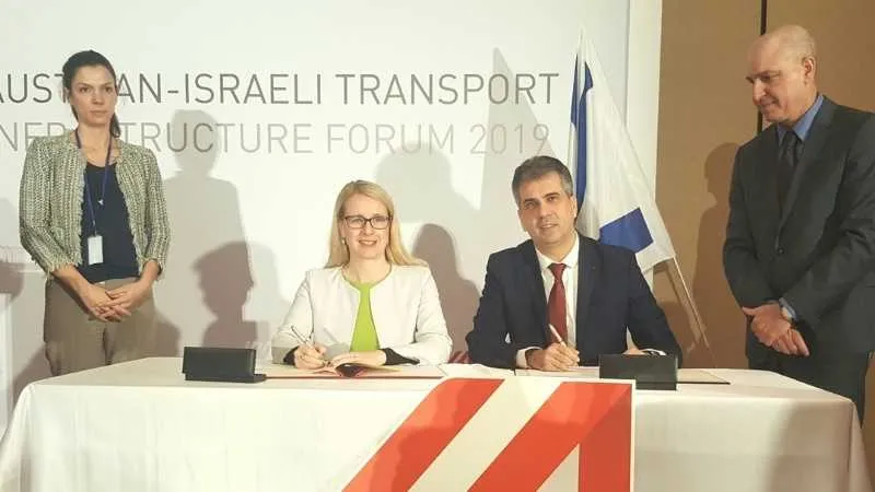 השר אלי כהן ושרת הכלכלה האוסטרית חותמים על הסכם לשת״פ