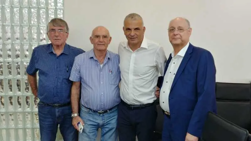 מימין: גד כהן, השר משה כחלון, שולי חסיד ויוסי טיין 