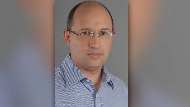 אבי ניסנקורן. תחרות בלתי הוגנת