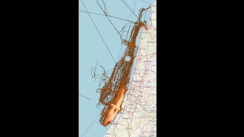 מפת צפיפות תנועת ספינות דיג מול חופי ישראל, מימין 2016 משמאל 2017