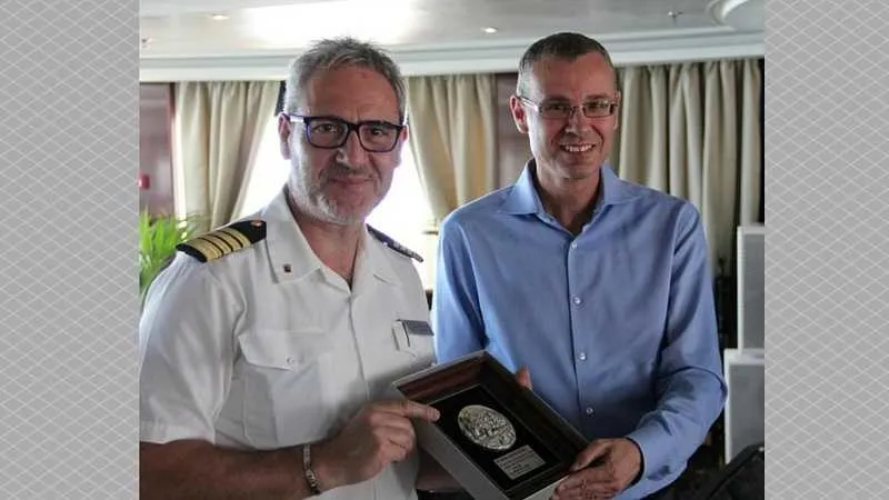 השר לוין בחברת רב חובל האניה אובלדו ארמלינו