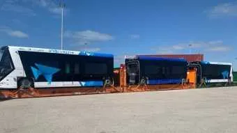 רכבת על גלגלים. הכלי יעבור שלבי ניסוי שונים עד שיעלה על הכביש