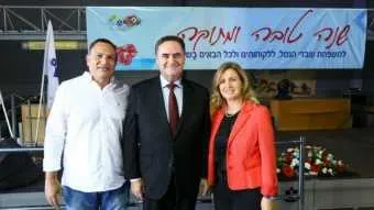 אורנה הוזמן בכור, שר התחבורה ישראל כץ ויצחק בלומנטל. עבודה מאומצת