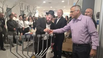  הדלקת נרות של חנוכה בנמל אשדוד