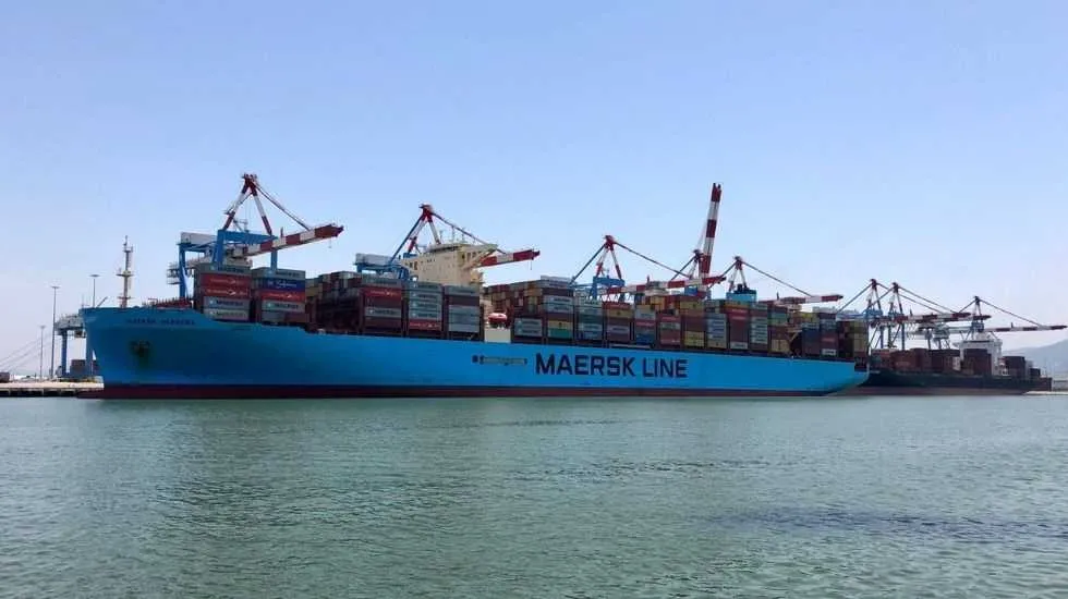 אניית הענק Maersk Herrera במסוף הכרמל הבוקר