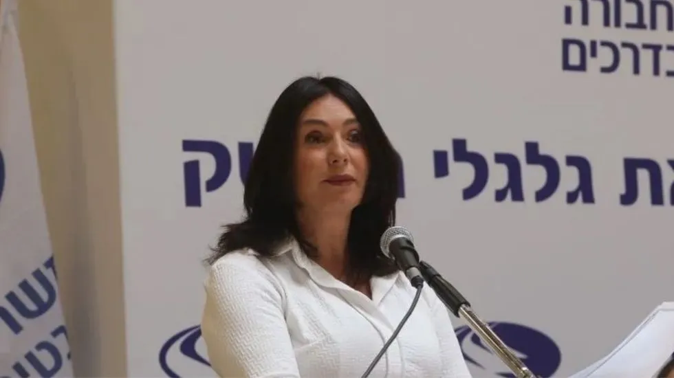 השרה רגב: הגבלת תנועה בנתב״ג לטיסה אחת בשעה וצמצום קיבולת נוסעים