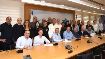 מעמד חתימת ההסכם. צילום: יסמין גיל, דוברות ההסתדרות