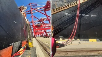 אניית צים מחוברת למערכת אספקת חשמל חופית בנמל המפרץ
