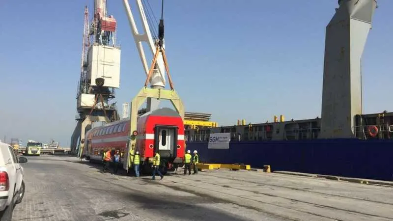 קטרים חשמליים חדשים של הרכבת נפרקים בנמל חיפה