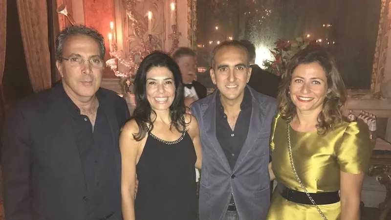 מימין: מנליו מוריקה ורעייתו עם לימור ונתן אלאלוף