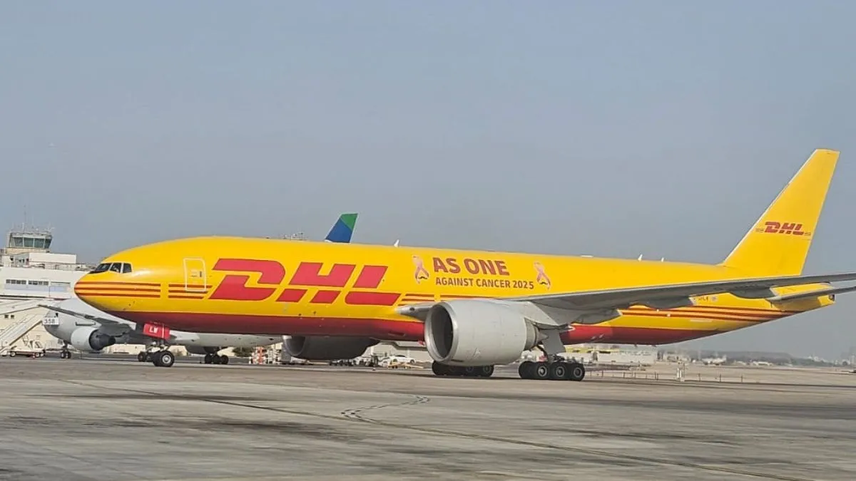 מטוס בואינג 777 של DHL אקספרס, היום בנתב״ג. מאה טון מטען 