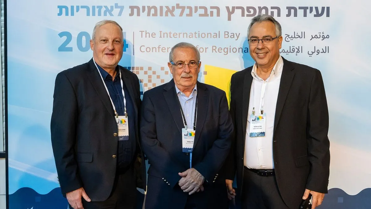 מימין: אהרון אזולאי, דוד קסטל ורו״ח שמוליק וטנשטיין, מנכ״ל לשכת המסחר והתעשיה חיפה והצפון. צילום: סטודיו ארט