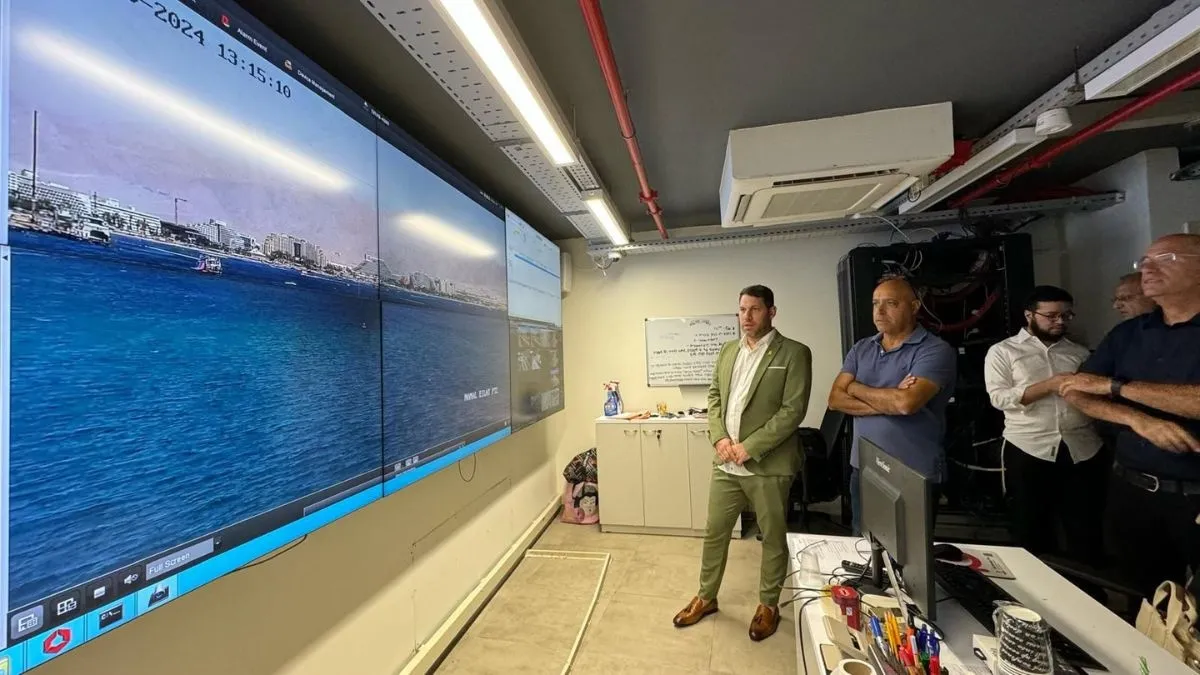 מנכ״ל משרד התחבורה והבטיחות בדרכים, משה בן זקן בשירות המטאורולוגי