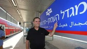 השר כץ בעת חנוכת רכבת העמק