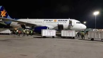 מטוס ישראייר נוחת בבנגלור ומבט מתא הטייס