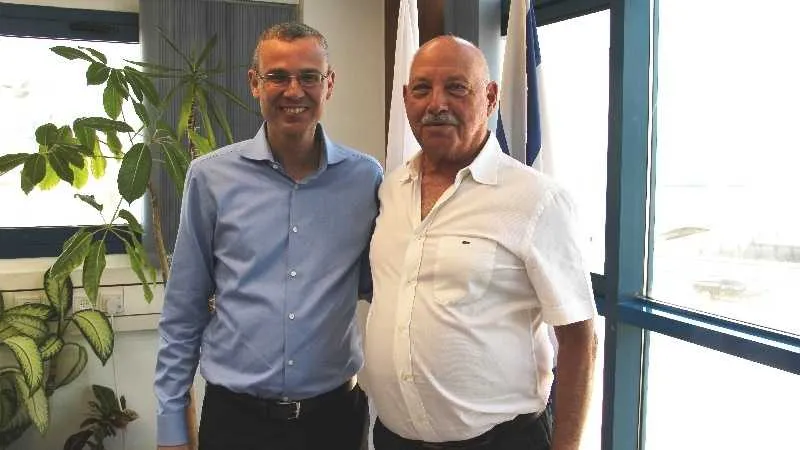 השר לוין בחברת עדני סימקין, מנכ"ל MSC בנמל חיפה 
