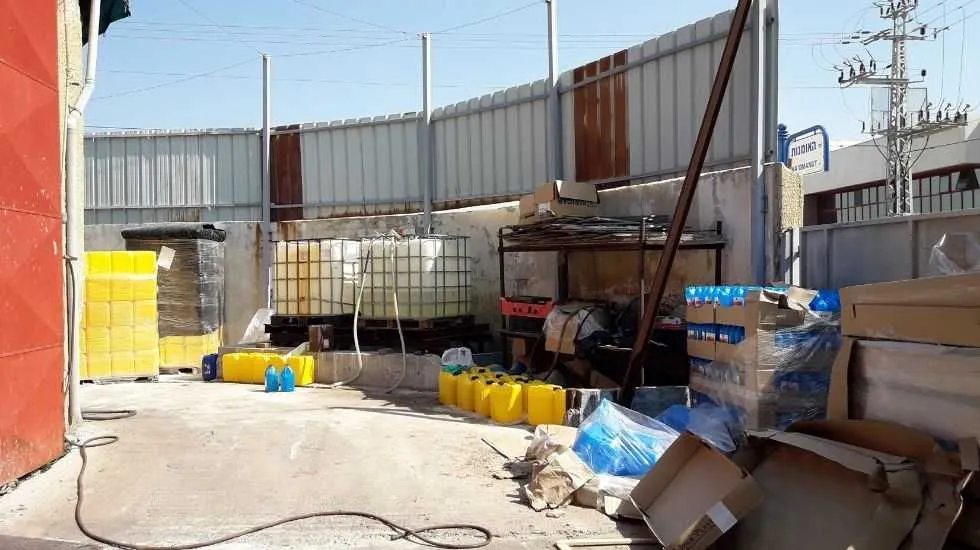 קוביות חומצות מלח בחברת שמר