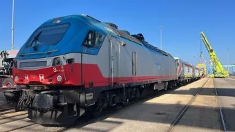 קטרים חשמליים חדשים נפרקו בנמל חיפה. צילום: אנדריי מיגולניה, משה יחזקאל