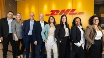 חברי הנהלת DHL אקספרס ישראל (מימין): ליאת מזרחי, שולי וונדם, אלינה פונר מויאל, תהילה כהן, ניסים צרפתי, יונתן איבגי, שרון סאסי וניר קשת צילום: שאולי לנדנר