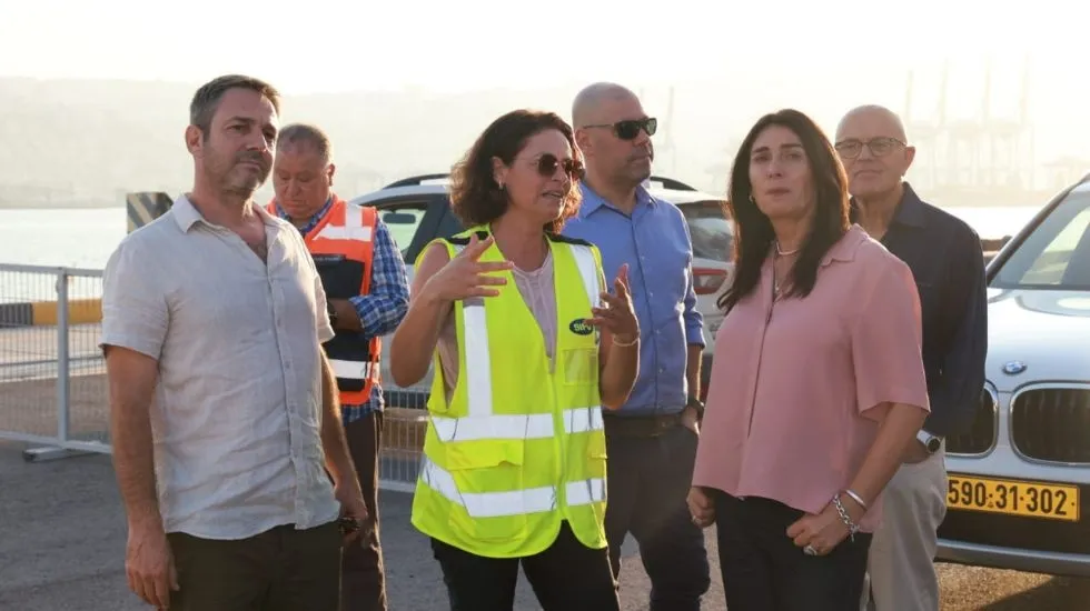 מנהלת רציפי המטען הכללי, רונית קסטרו